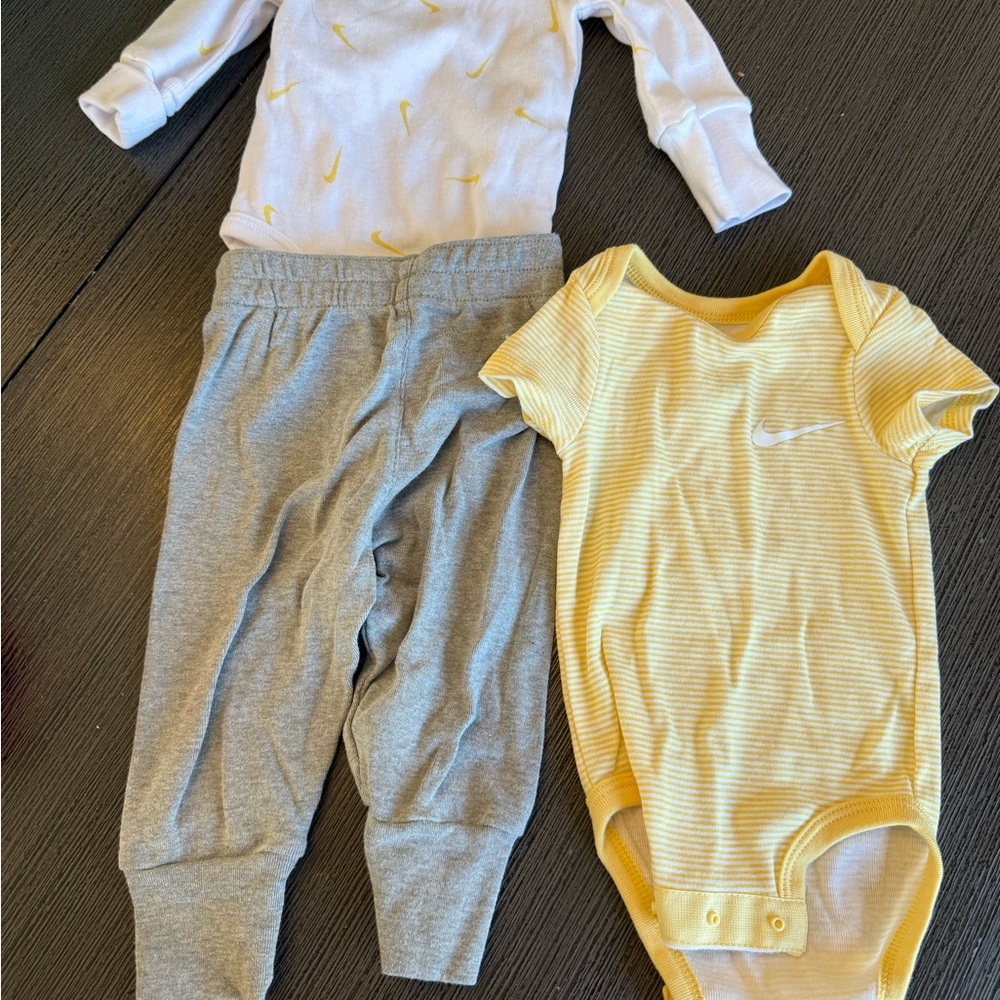Nike Infant Set - Yellow and Gray